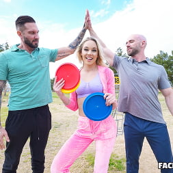 Kelsey Kane in Disc Golf Threeway (Photo 4) Kelsey Kane in 'Facials 4K' Disc Golf Threeway (Thumbnail 4)